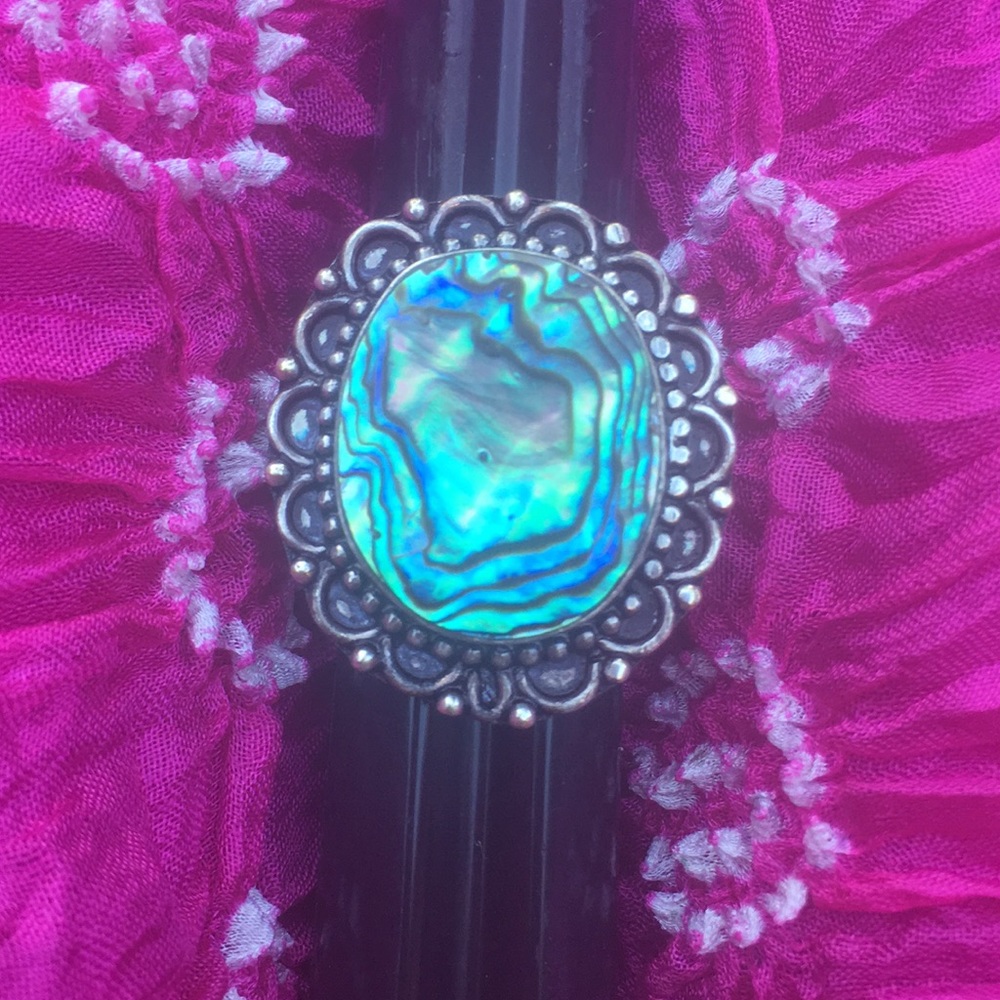 Stunning sterling/silver plate abalone ring